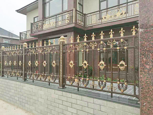 室外鋁藝護(hù)欄1.jpg