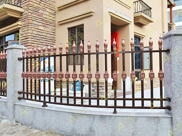 室外鋁藝護(hù)欄2.jpg